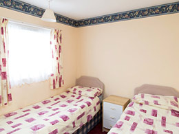 Self catering chalet in Hemsby twin bedroom